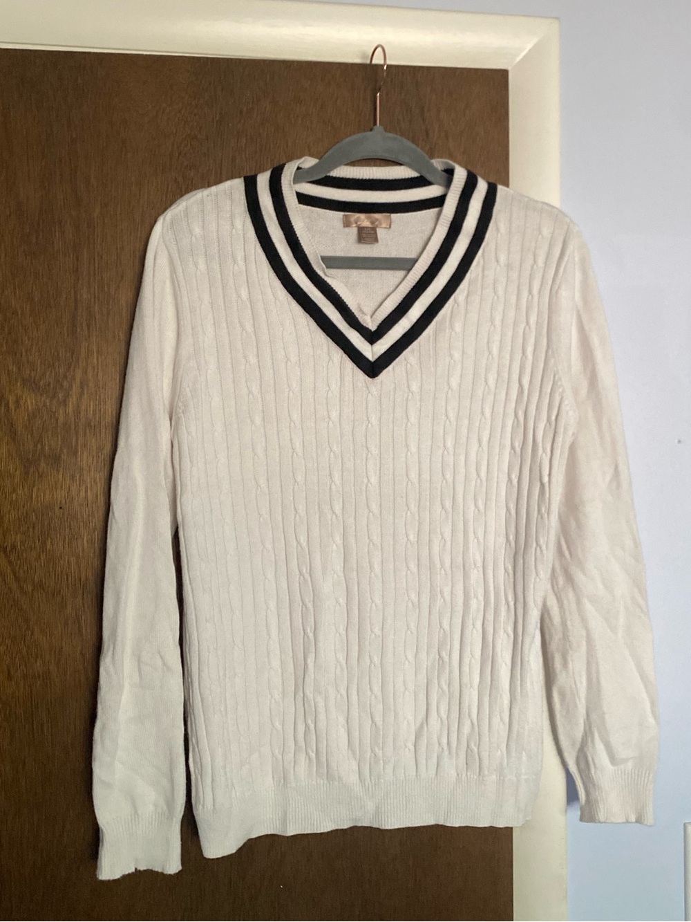 90s Preppy White Stag Cream Cable V-Neck Sweater with Black Trim